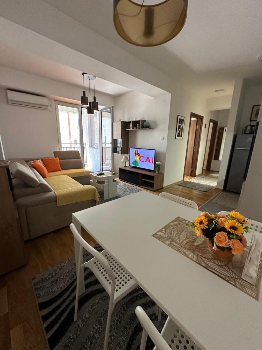 Ira's 2 Bedroom Central Place with Private Parking - Housity