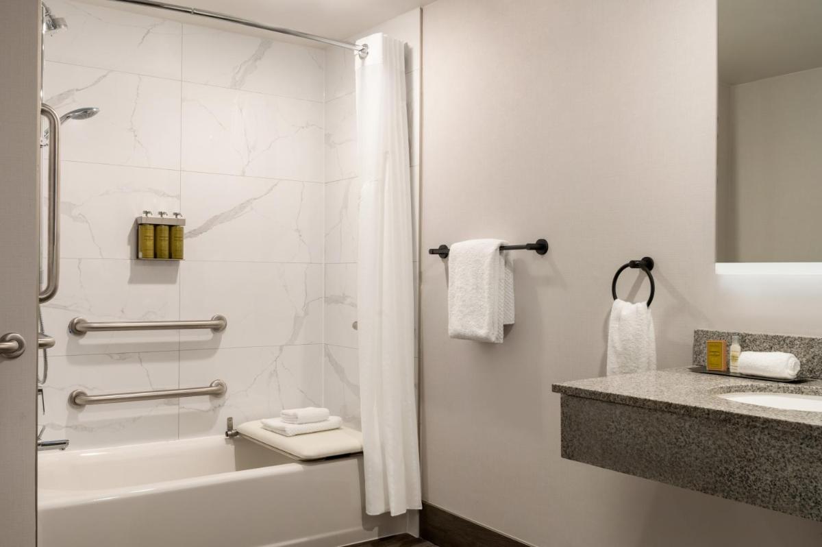 DoubleTree by Hilton San Francisco South Airport Blvd - Housity