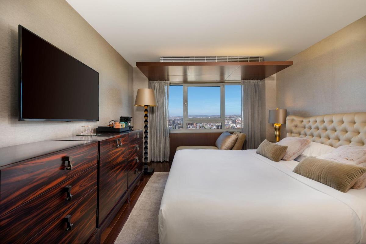 Uma cama ou camas num quarto em Sheraton Lisboa Hotel & Spa