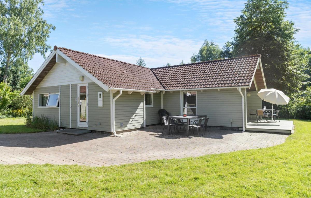 Four-Bedroom Holiday Home In Dronningmolle - Housity