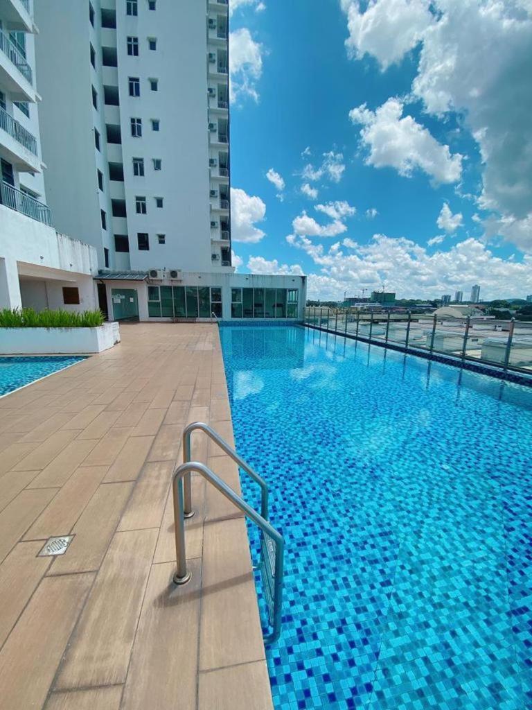 Suitetrails - Pandan Residence Duplex Penthouse Near to CIQ Johor Bahru Town 3R 13Pax B01
