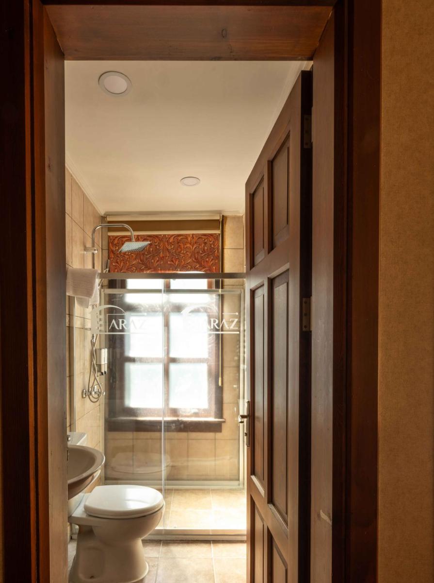 Araz White House - Housity