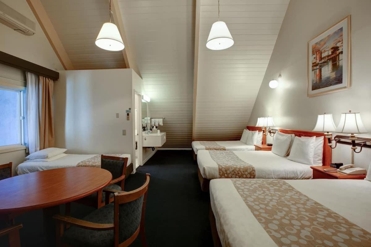 Newport Channel Inn - Housity
