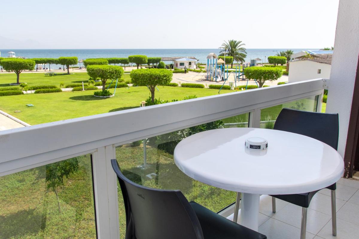 Holiday Beach Resort - Housity