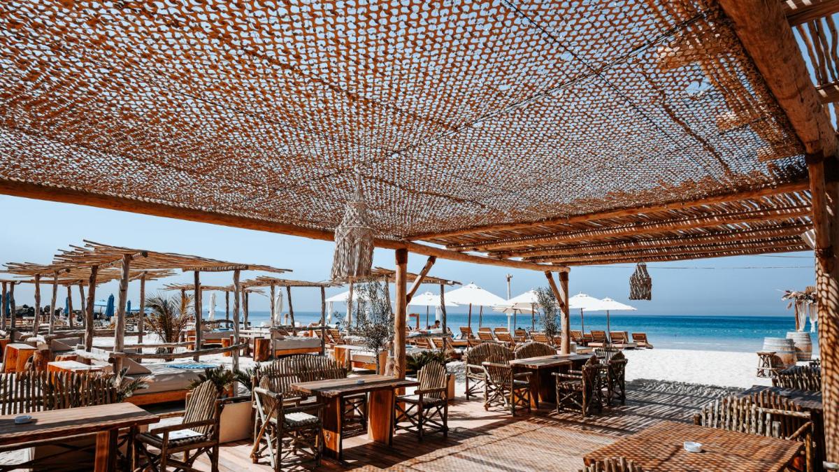 Umm Al Quwain Beach Hotel - Housity