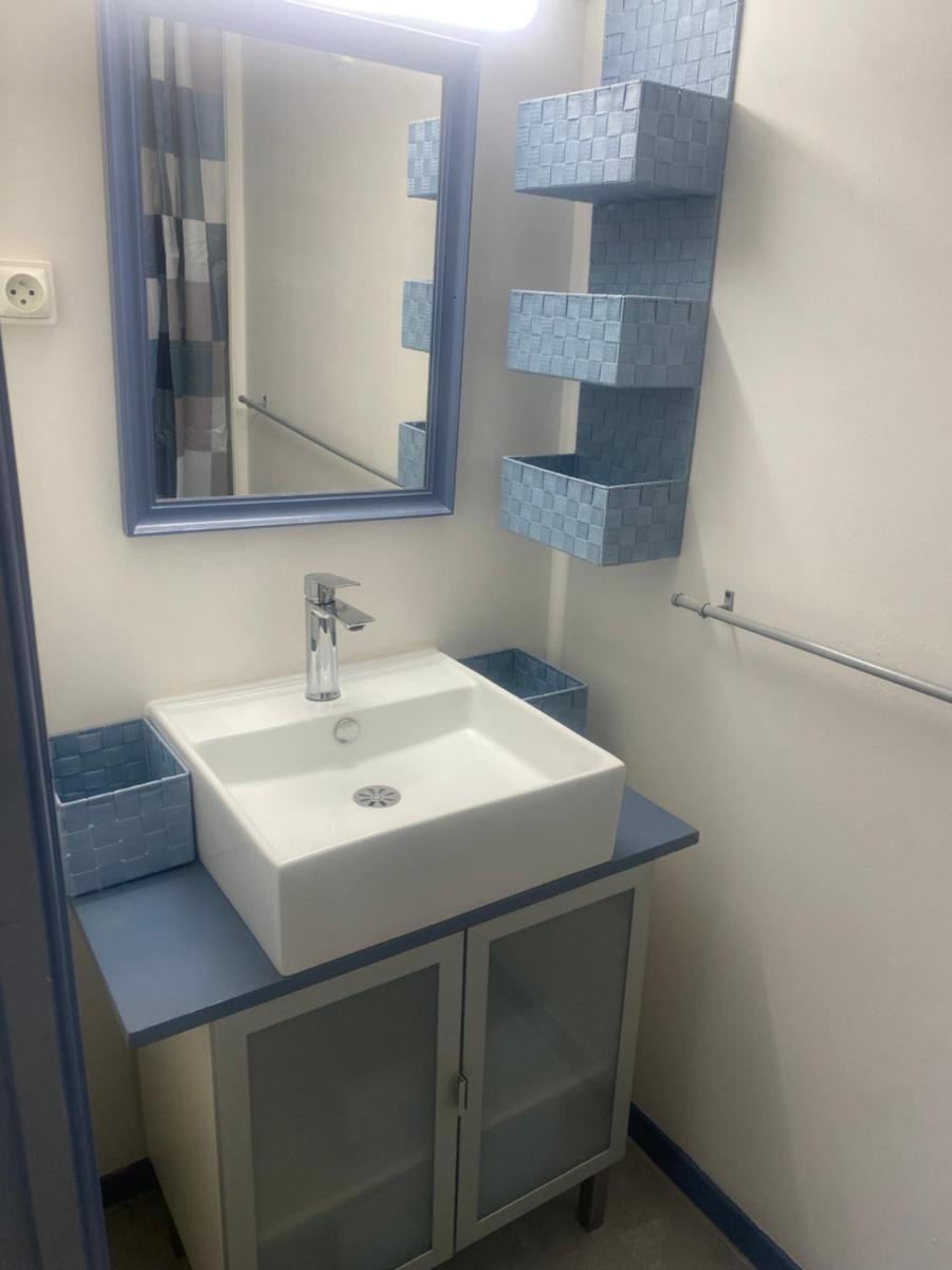 L appart d Ange 1 idéalement situe 37m2 entre port et village - Housity