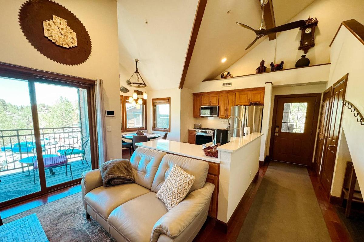 Outlaw Hideaway - Housity
