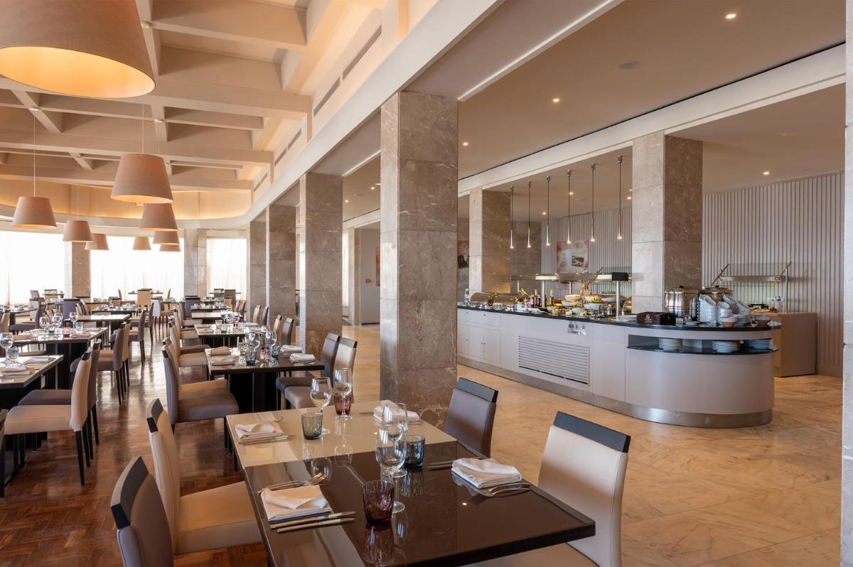 Um restaurante ou outro lugar para comer em Vila Gale Collection Figueira da Foz