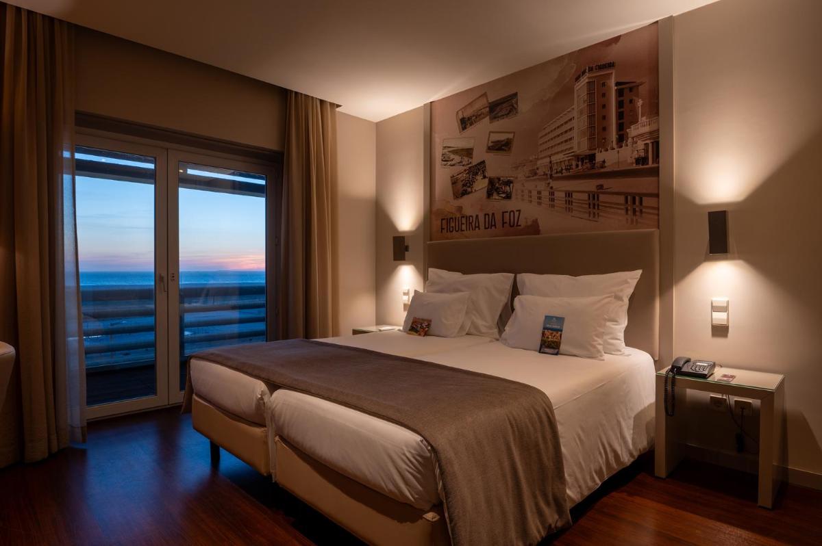 Uma cama ou camas num quarto em Vila Gale Collection Figueira da Foz