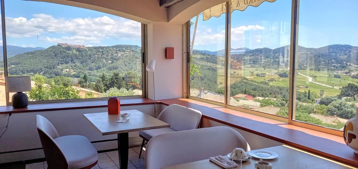 Vue générale sur la montagne ou vue sur la montagne depuis l'hôtel