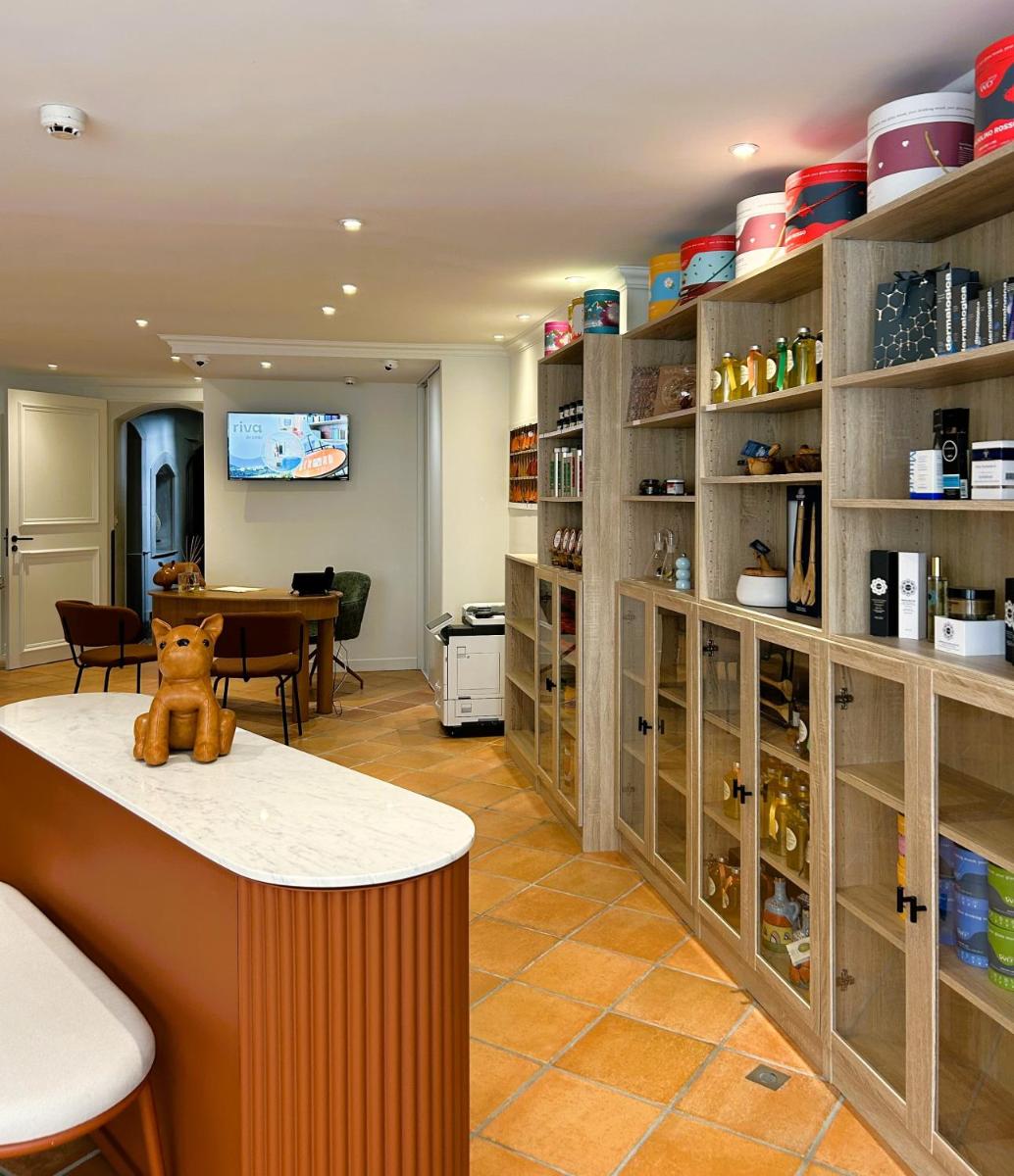 Cuisine ou kitchenette dans l'établissement Maison Bérard Hôtel - Restaurant - Spa