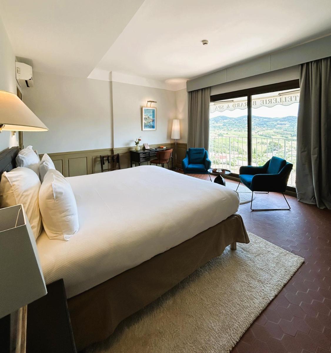Un ou plusieurs lits dans un hébergement de l'établissement Maison Bérard Hôtel - Restaurant - Spa