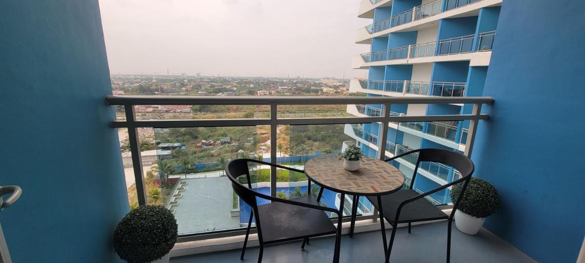 Tropical Paradise at Azure North - Housity