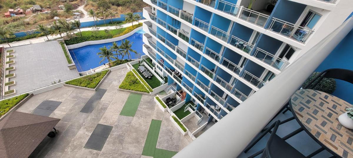 Tropical Paradise at Azure North - Housity