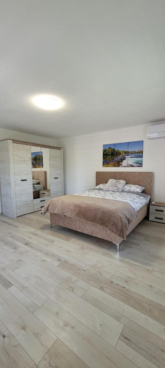 Oz Lux Apartments - Housity