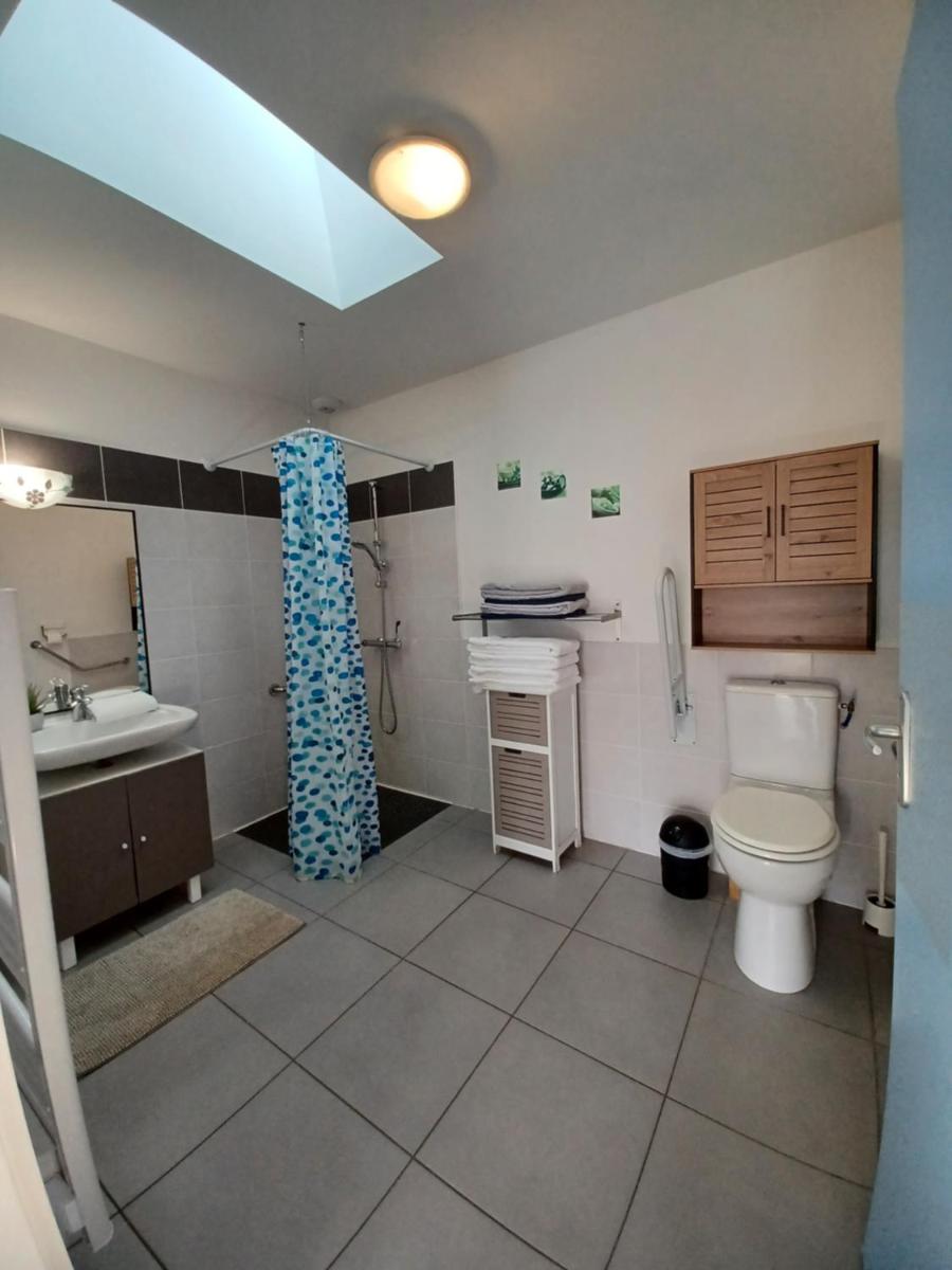 Salle de bains dans l'établissement Résidence Les Océanes