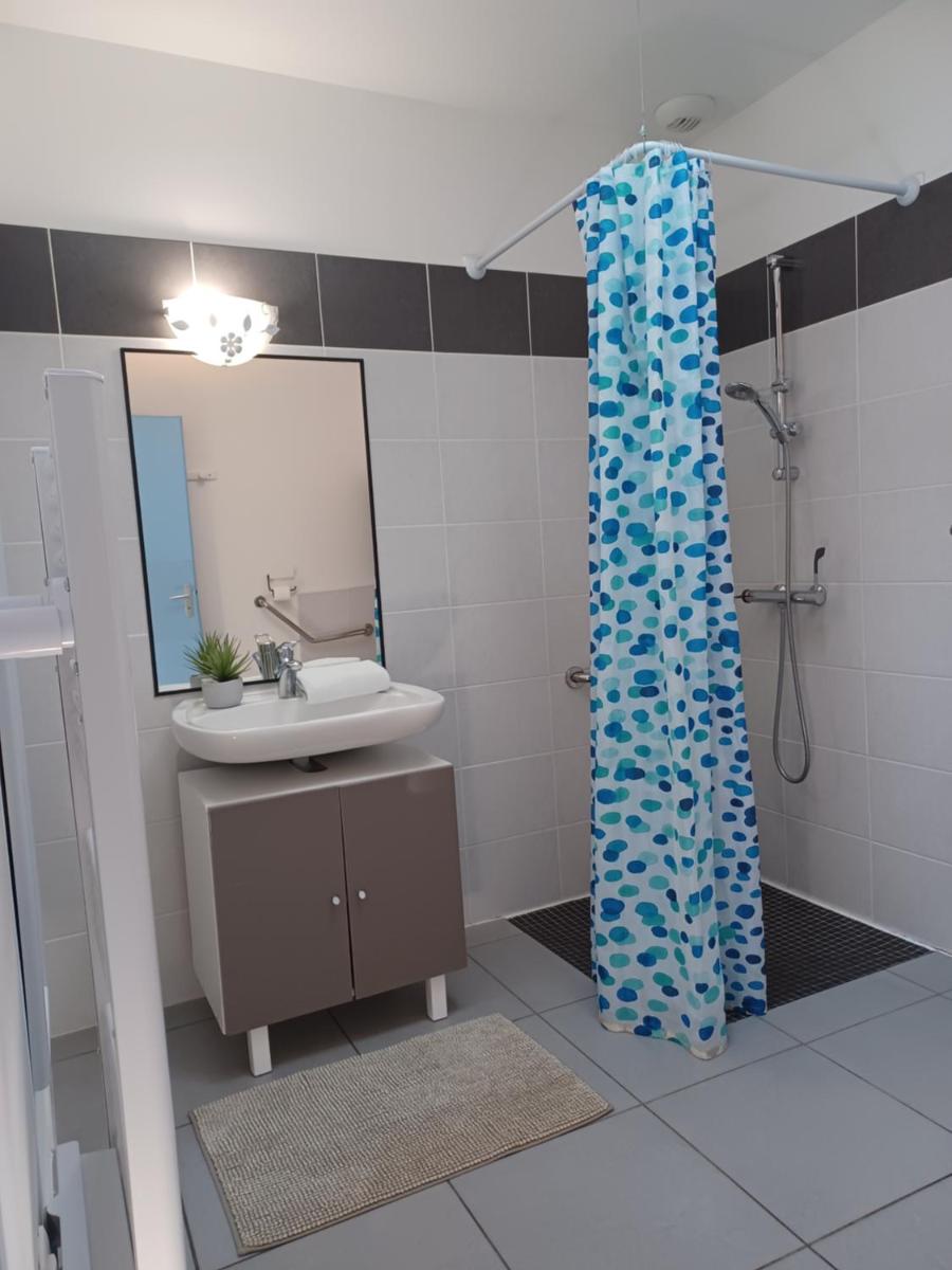 Salle de bains dans l'établissement Résidence Les Océanes