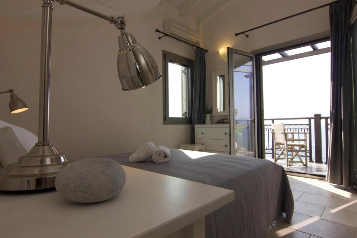 Mani Apartments Suites - Housity
