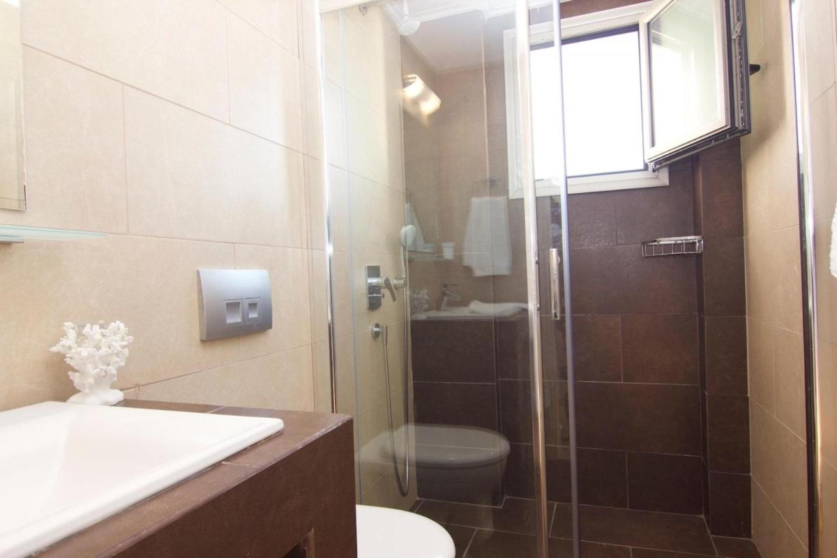 Mani Apartments Suites - Housity