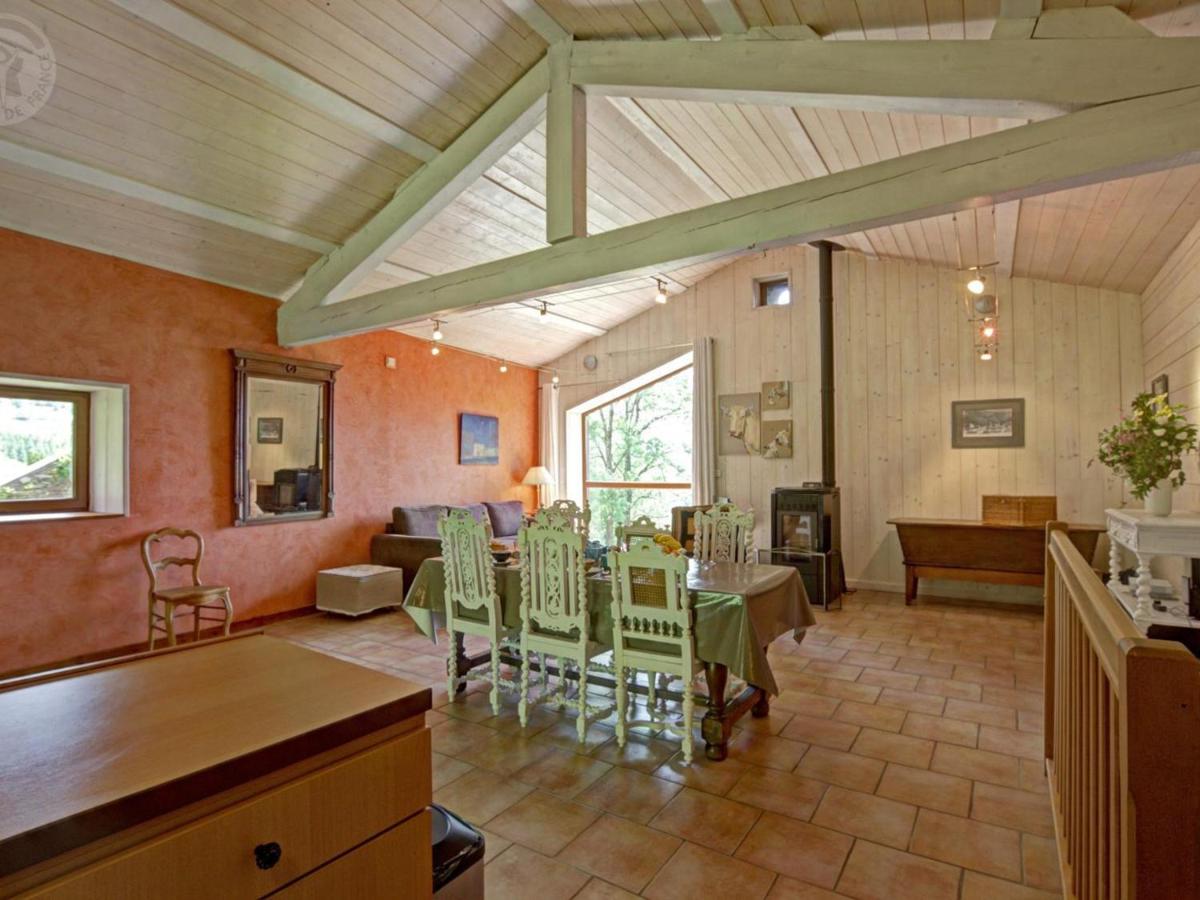 Gîte confortable à Saint-Étienne, 2 chambres, terrasse, poêle à granulés, proche commodités - FR-1-496-38 - Housity