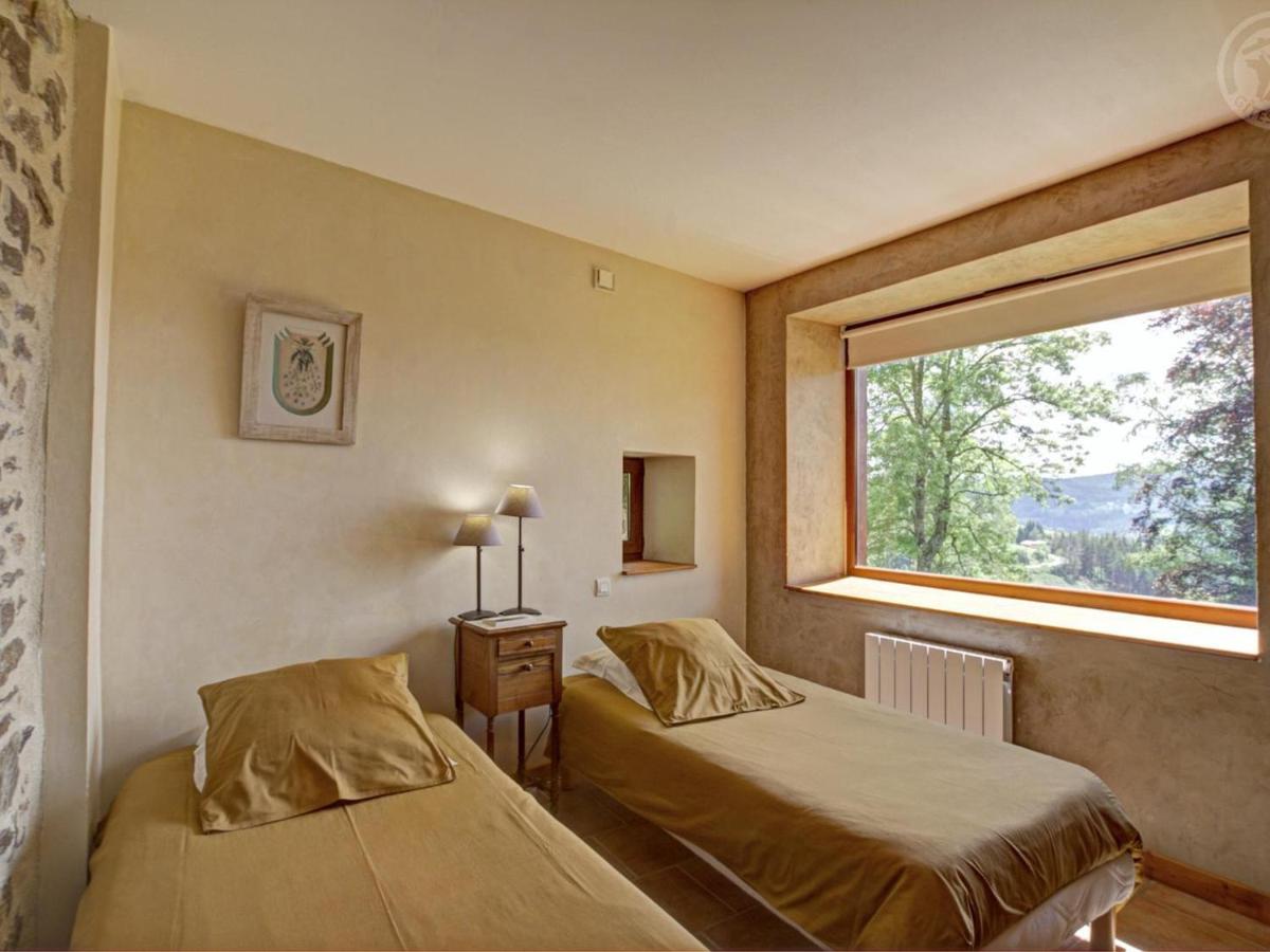 Gîte confortable à Saint-Étienne, 2 chambres, terrasse, poêle à granulés, proche commodités - FR-1-496-38 - Housity