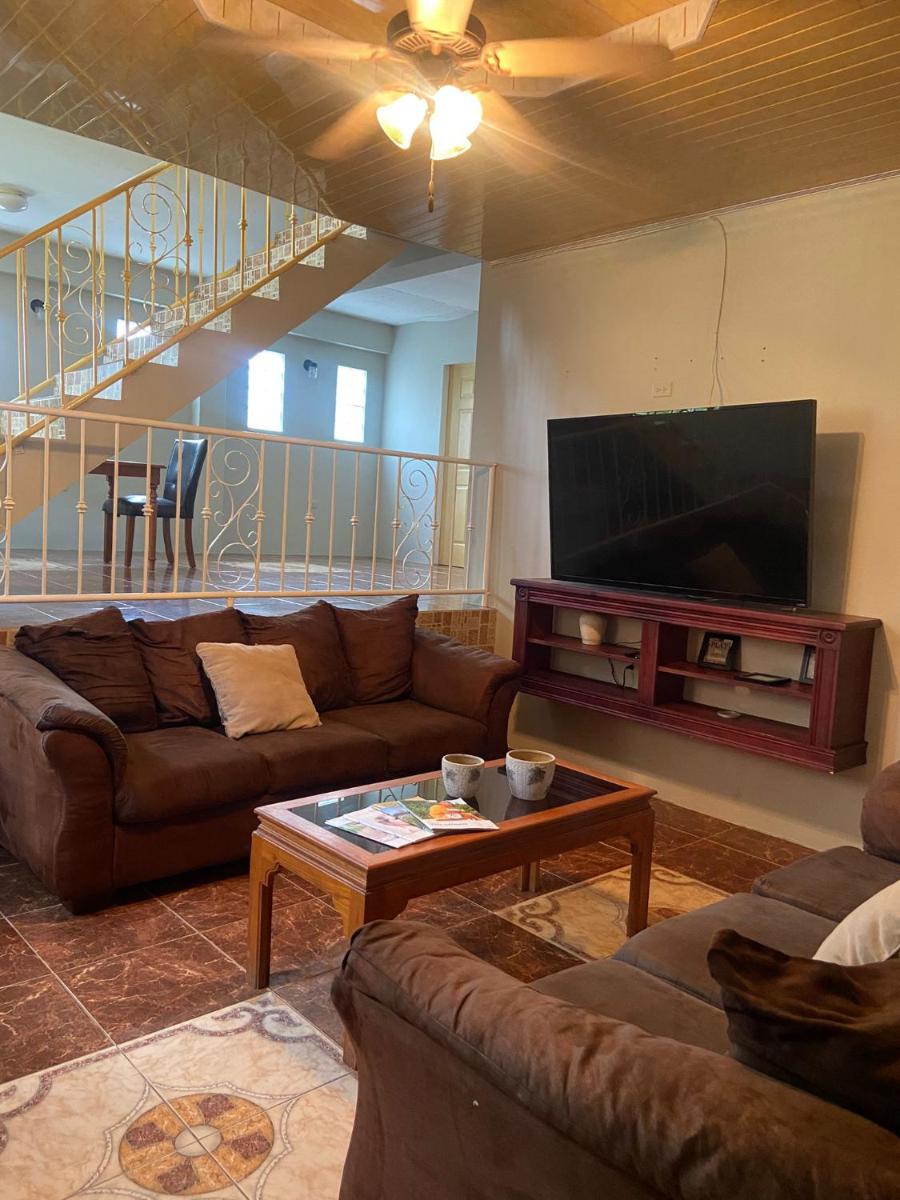 Hidden Treasures Bed & Breakfast - Housity