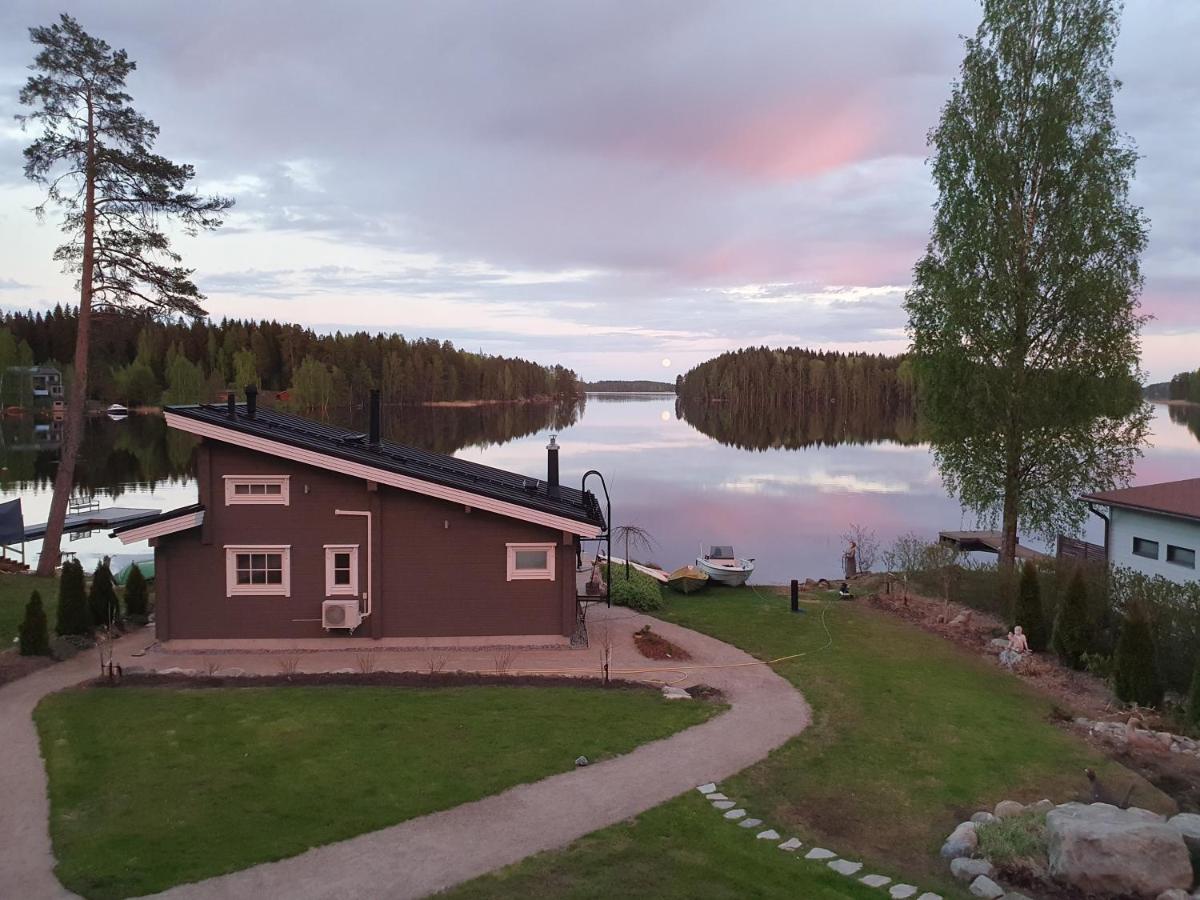 Stunning log cabin 45m2 on the shore of Kallavesi. - Housity