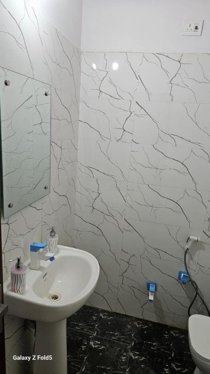 Hotel Seven Spring - Housity