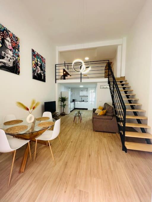 Modern Duplex with AC, 4 pax - Housity
