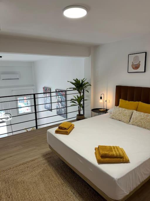 Modern Duplex with AC, 4 pax - Housity