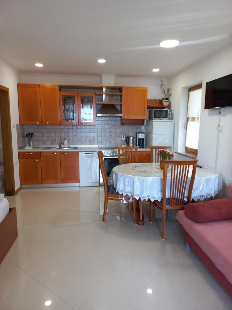 Apartments & Rooms Karmen - Housity
