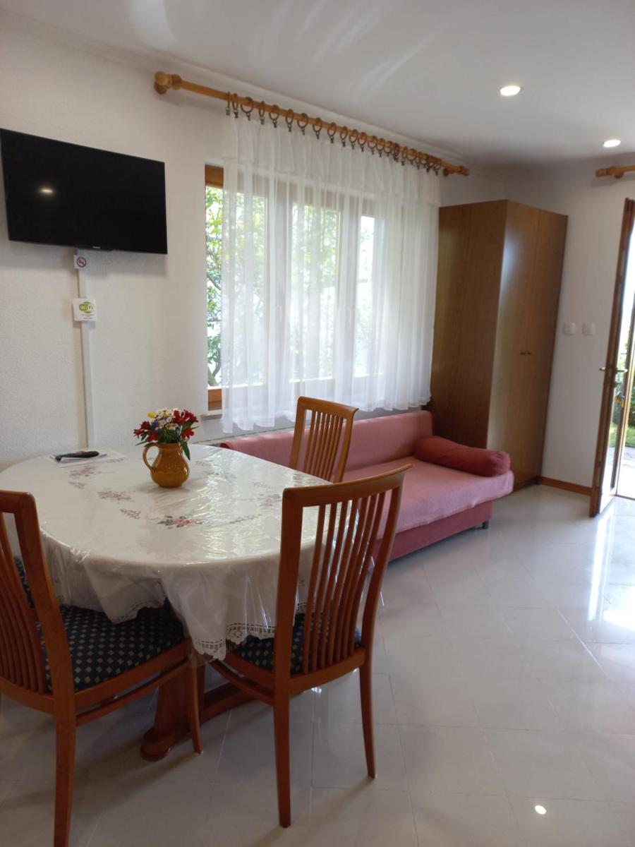 Apartments & Rooms Karmen - Housity