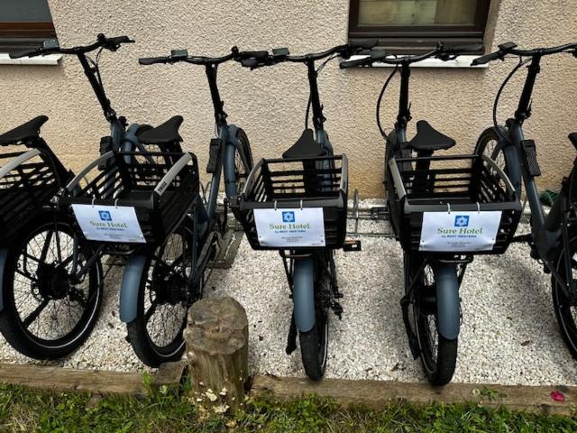 Vélo sur le terrain de l'établissement Sure Hotel by Best Western Annecy ou dans les environs