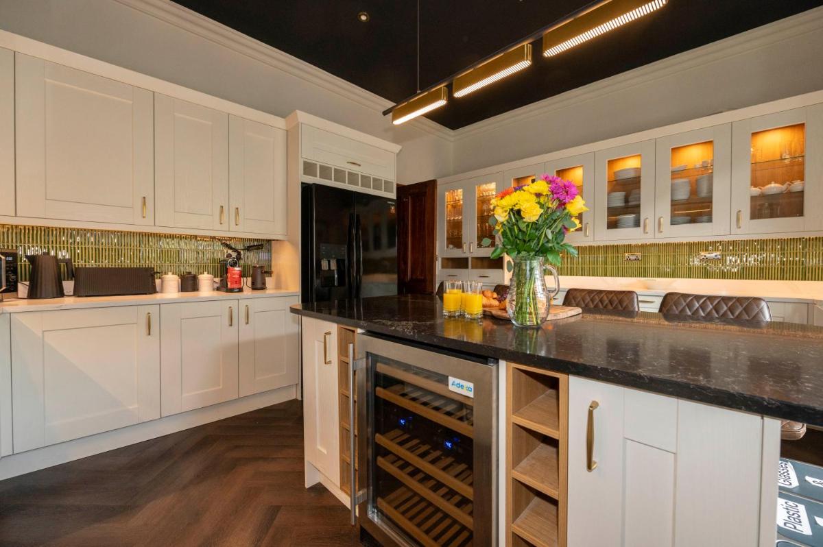 The Belmont Barmouth - Housity