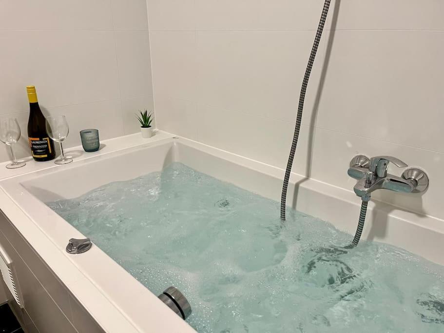 Panorama Schlossberg & Jacuzzi - Housity