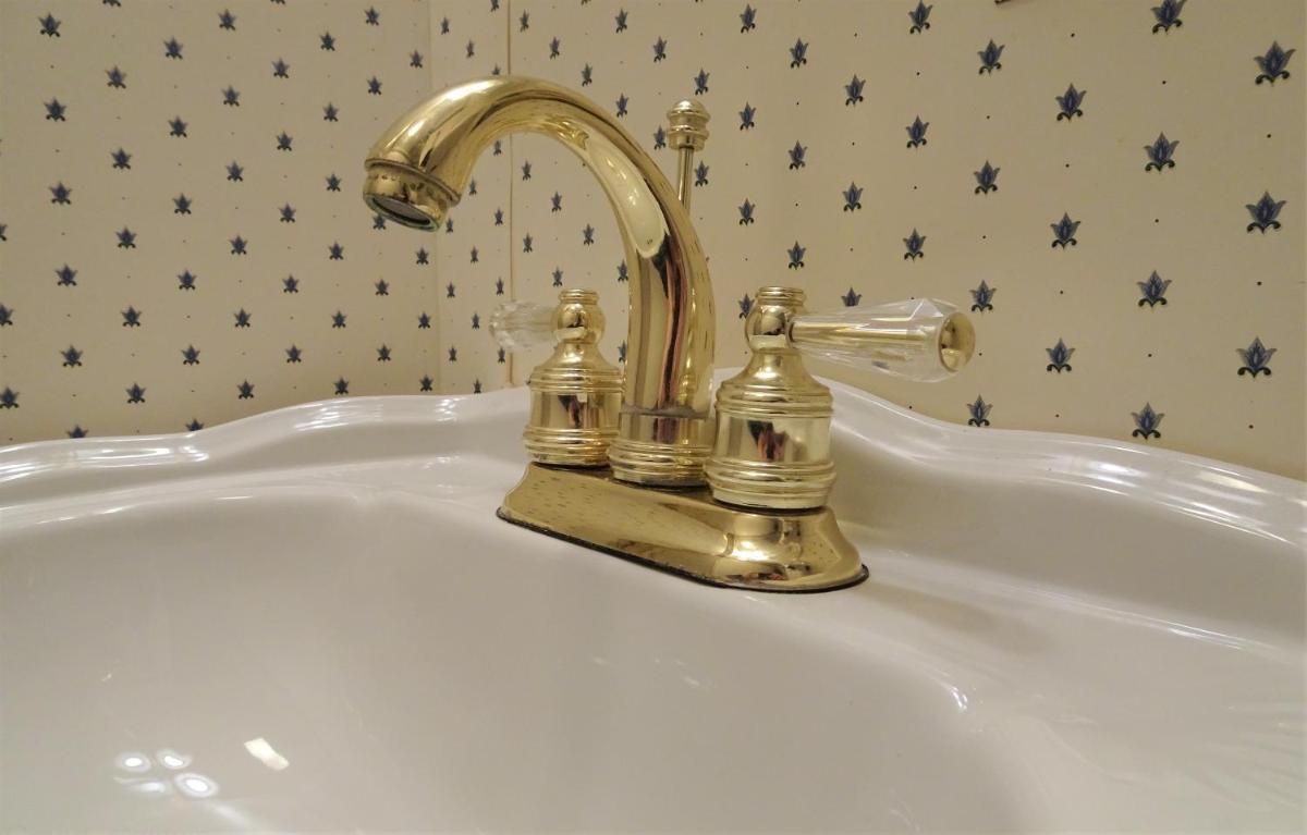 Grand Colonial Bed and Breakfast - Housity