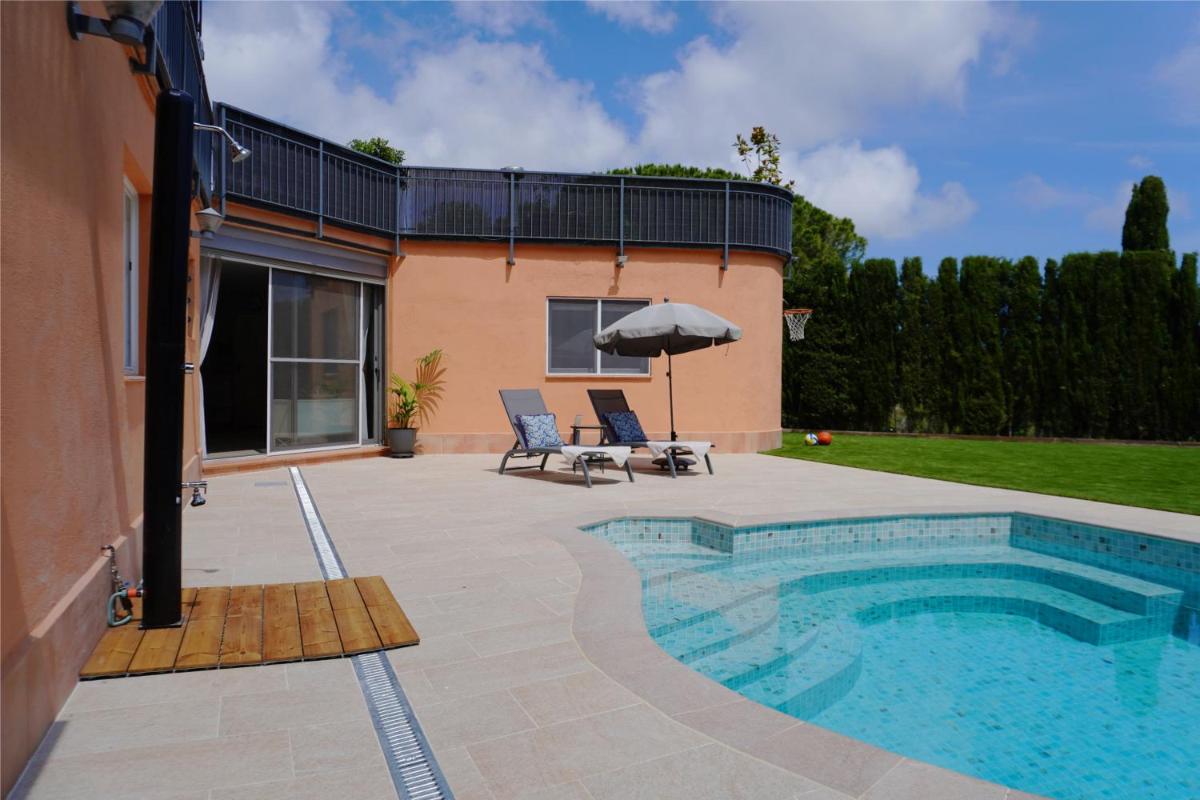 BlueLine 25km BCN-Piscina, sauna y vistas al mar - Housity