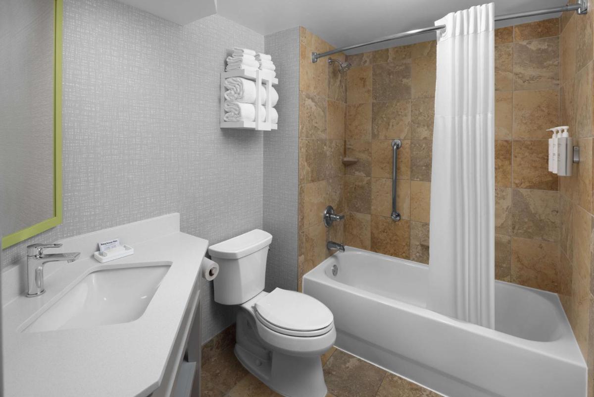 Hampton Inn Cleveland-Downtown - Housity