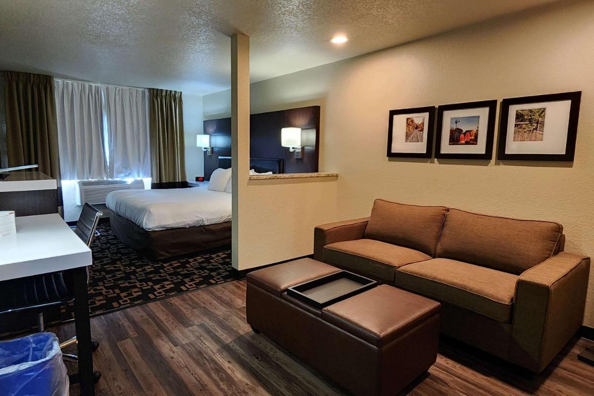 Comfort Inn & Suites - Housity