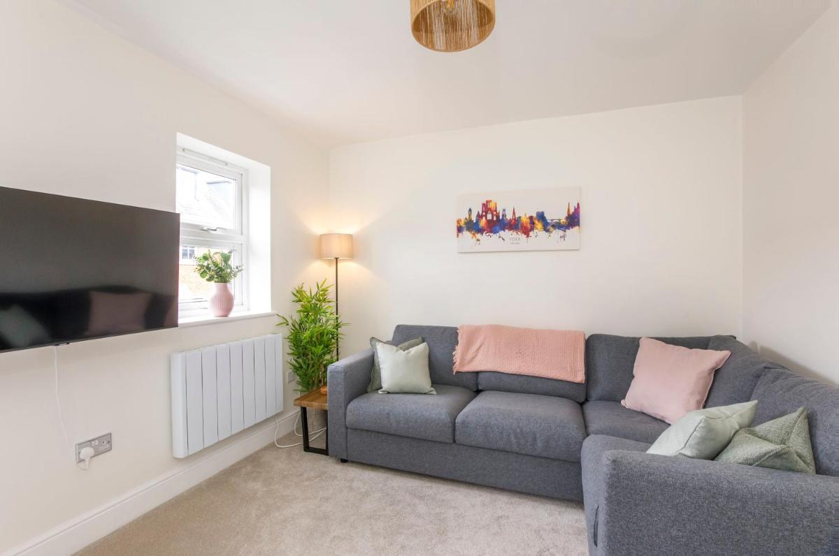 Riverside Retreat - City Centre York - Housity