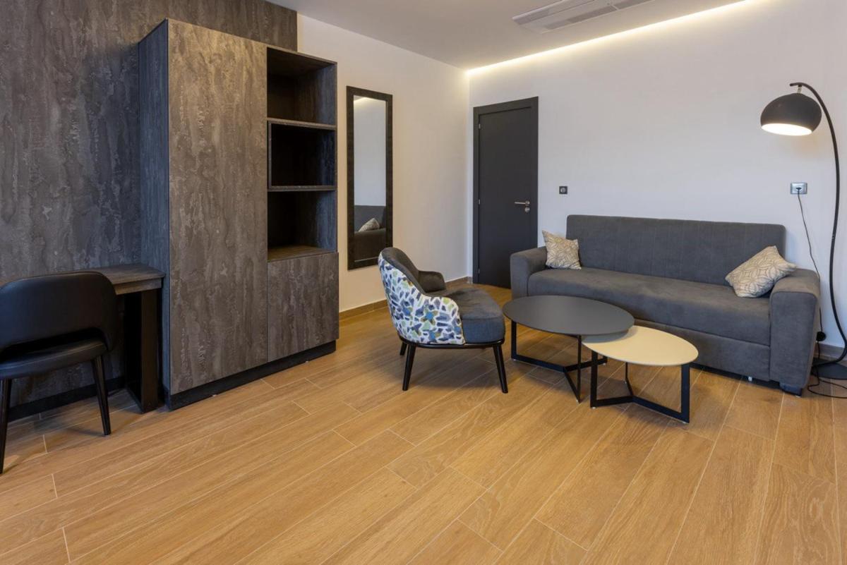 coast hotel - Housity