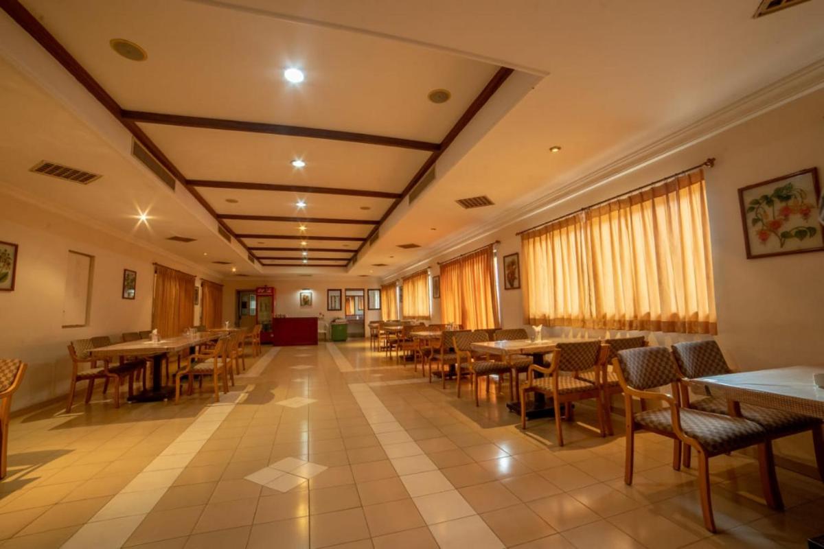 Hotel Ems Mayura - Housity