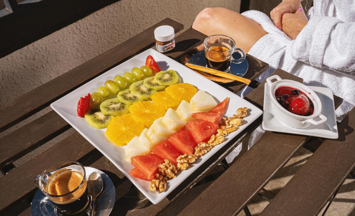 Comida en o cerca de este hotel