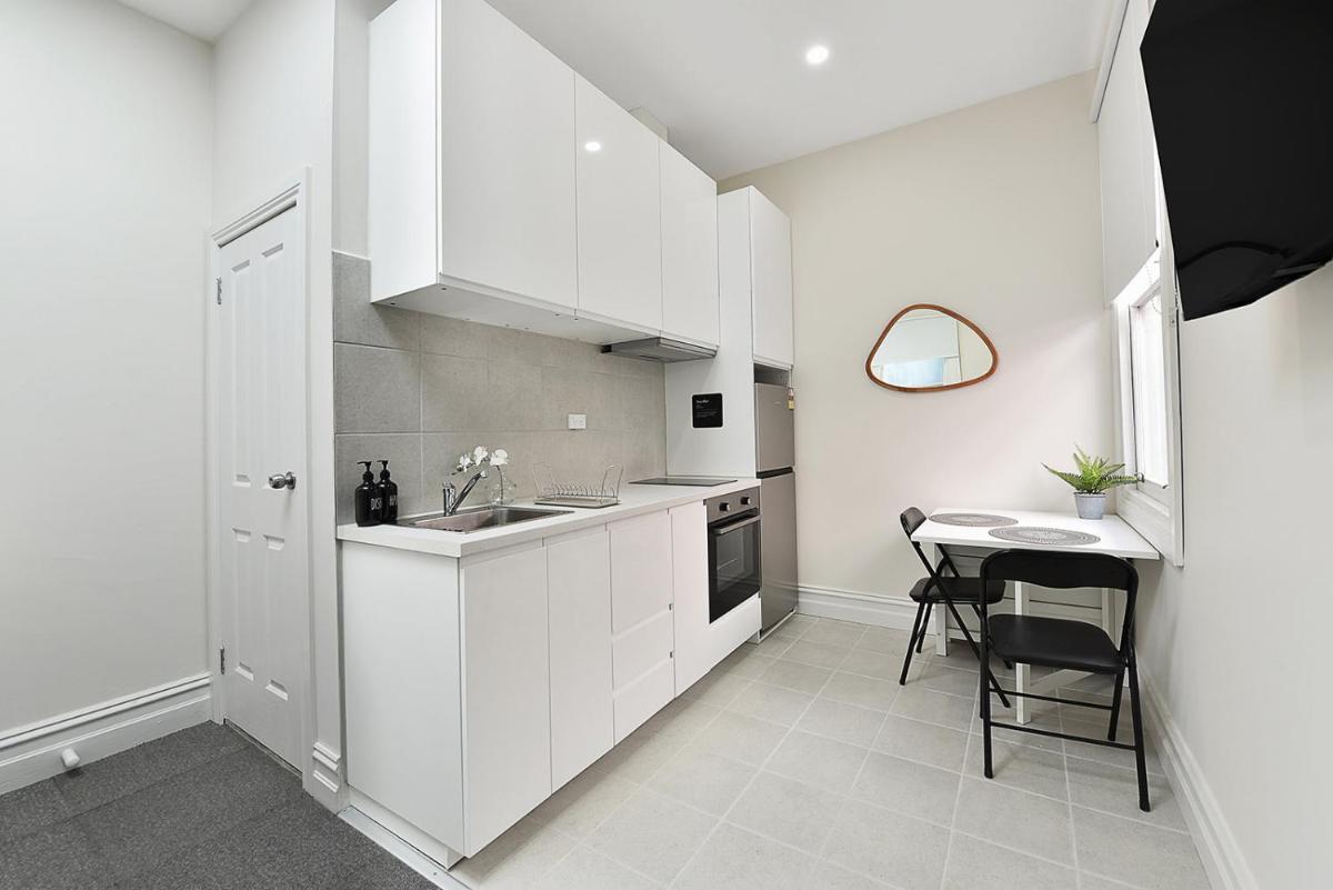 53CR8 - Brand New Apt Nxt 2 RMIT! AC, Smart TV - Housity