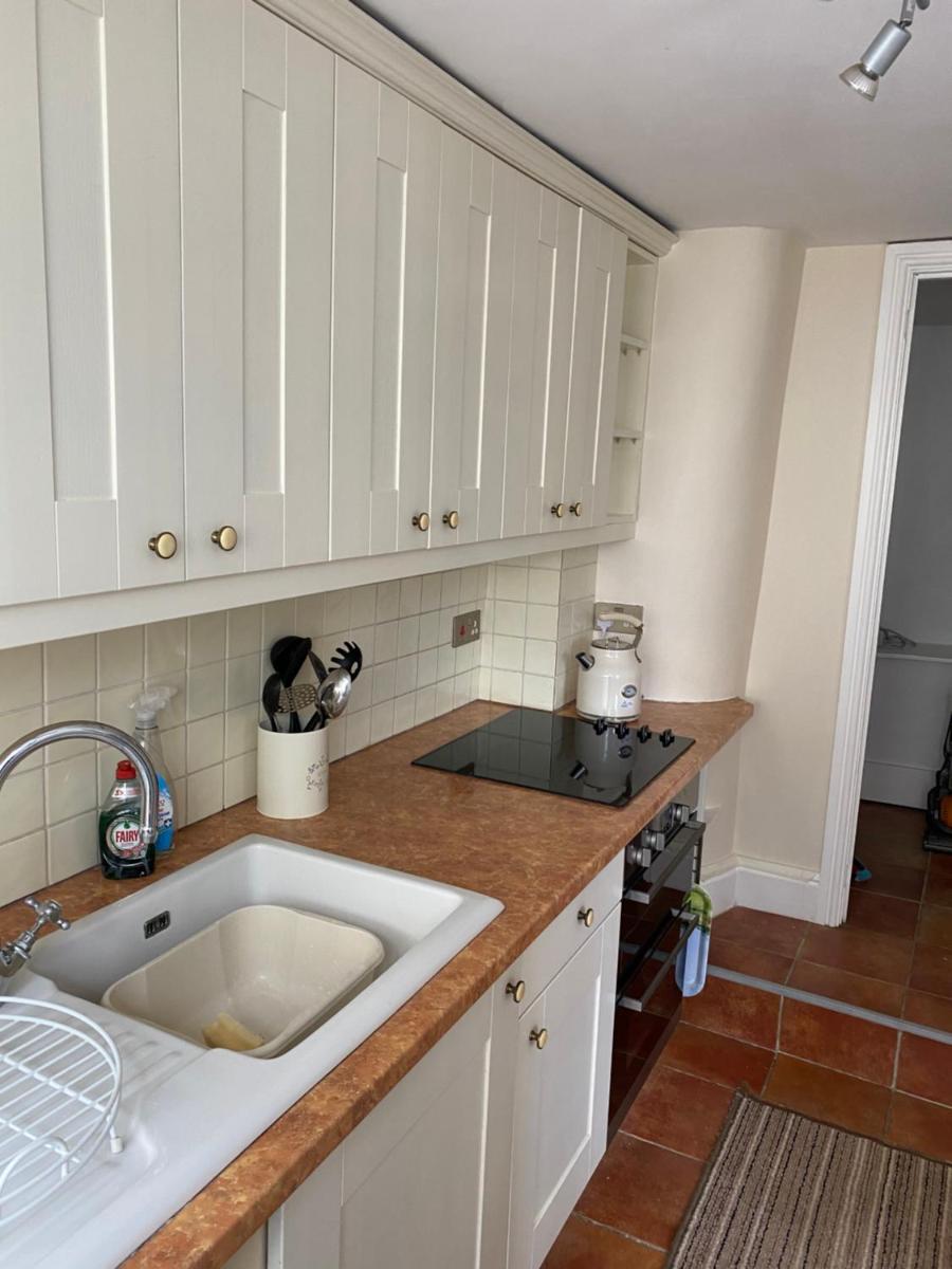 Relaxing Riverside Retreat, Ross on Wye - Housity