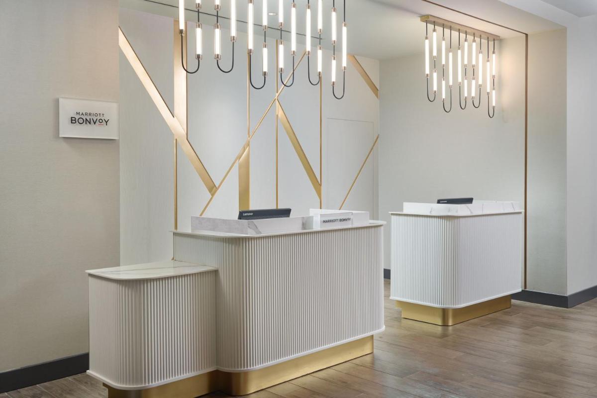 Courtyard by Marriott Washington, D.C./Foggy Bottom - Housity