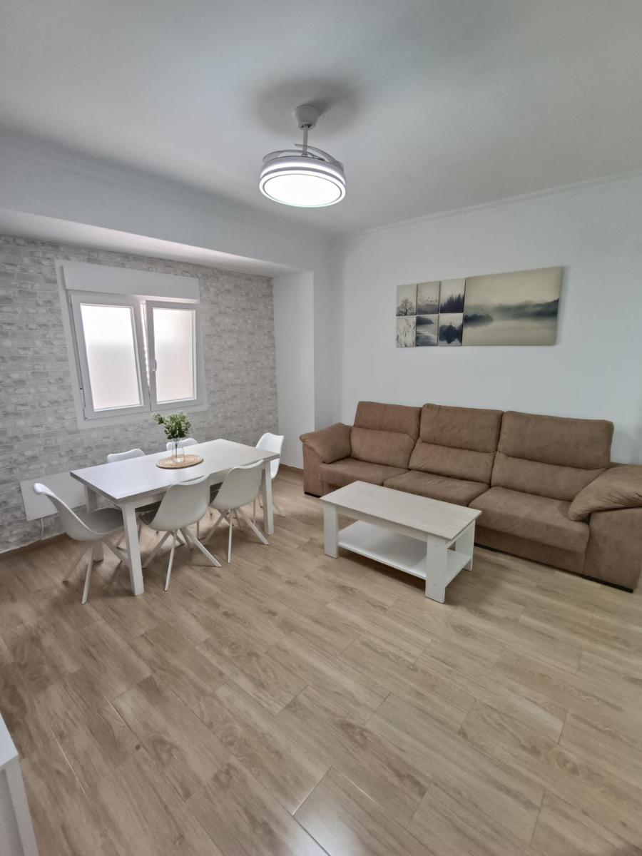 Piso Avenida junto a la Playa - Housity