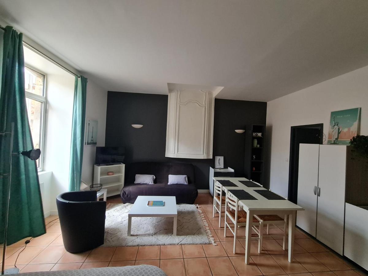 LE PRIEURE - STUDIOS jusqu'à 4 personnes - Housity