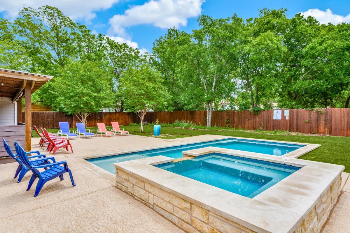 Private Pool & Hot Tub! Charming Hill Country Home Minutes to Wineries/Shops! - Housity