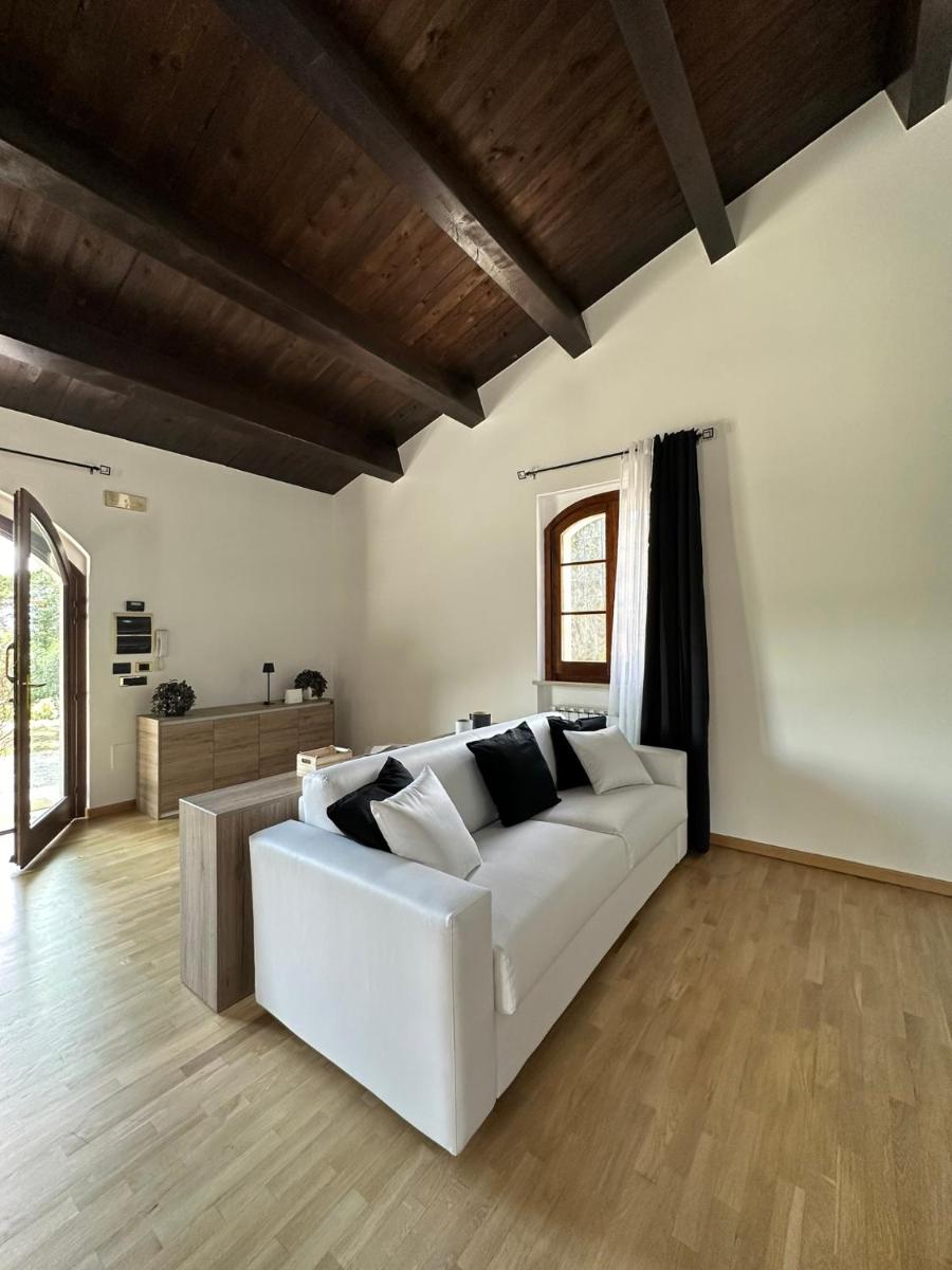 Living la Dolce Vita with pool - Housity